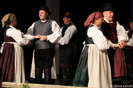 Ples in glasba izpod kamniških planin v izvedbi Folklorne skupine Kamnik in njihovih prijateljev  (22)